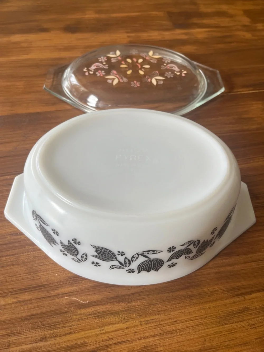 Rare Vintage Pyrex Black Tulip 1.5 Quart Casserole Dish